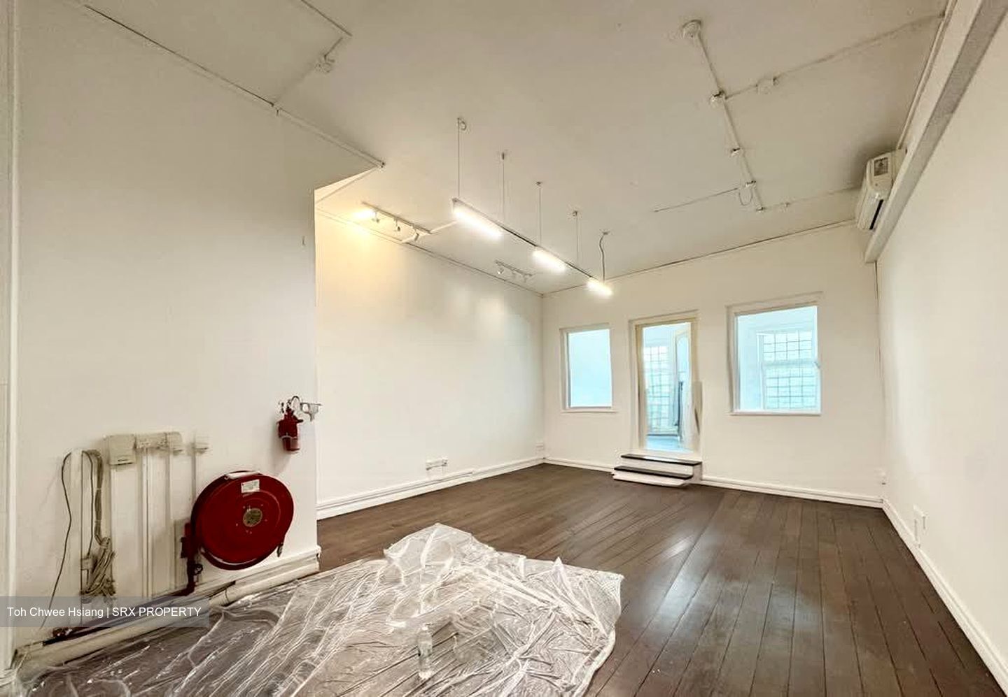 South Bridge Road (D1), Office #549165971